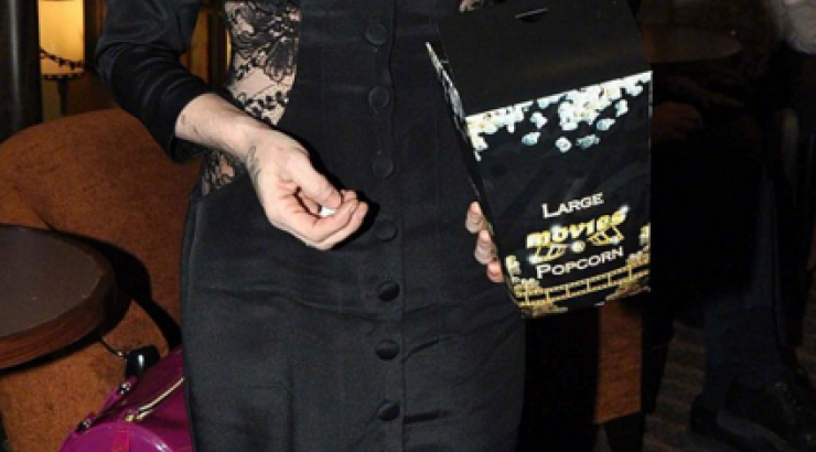 Σοκ: Πασίγνωστη τραγουδίστρια αποπειράθηκε να αυτοκτονήσει και το ανακοίνωσε στο facebook!