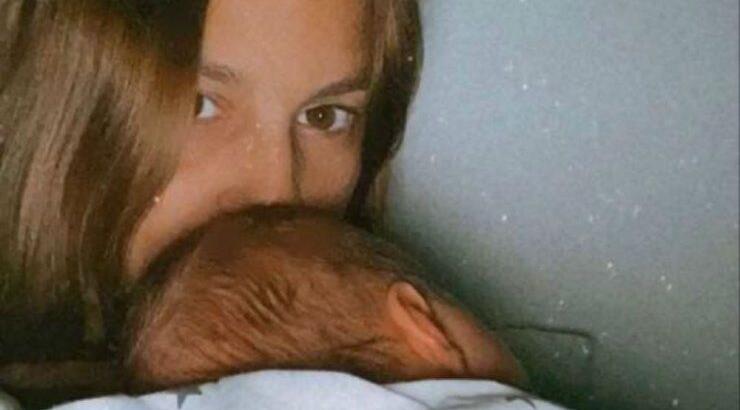 Κωνσταντίνα Ευριπίδου: Τα τρυφερά στιγμιότυπα ενώ θηλάζει τον γιο της Νικόλα!