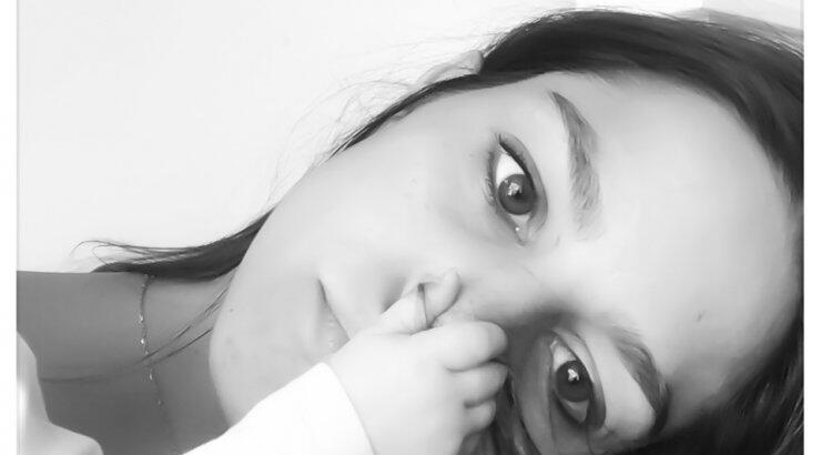 Κωνσταντίνα Ευριπίδου: Δείτε την να γυμνάζεται με την πιπίλα της κόρης της στο στόμα