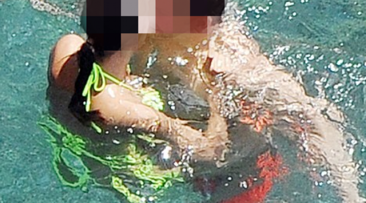 Τα παθιασμένα φιλιά επώνυμου ζευγαριού στο νερό! [εικόνες]