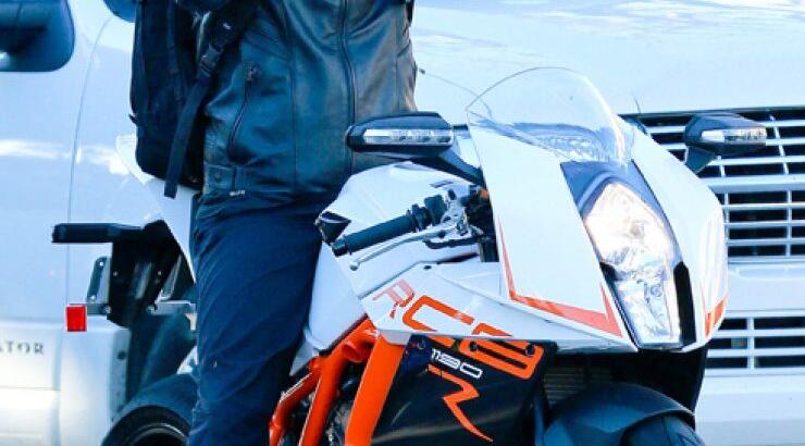 Ο γόης του Hollywood καβάλα στη μηχανή του [φωτογραφίες]