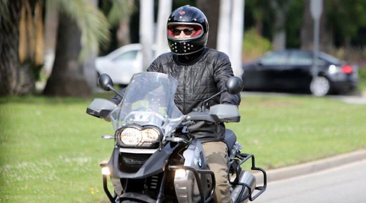 Ο Bradley Cooper μας δείχνει την νέα του μηχανή [φωτογραφίες]