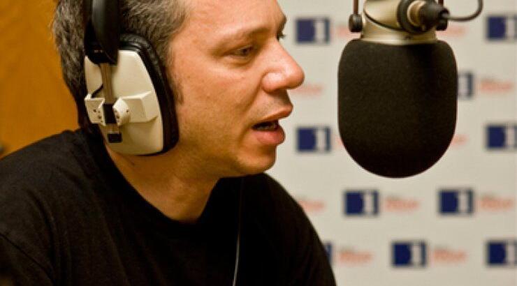 Aλκίνοος Ιωαννίδης: Με το νέο του look στο συγκρότημα ΔΙΑΣ