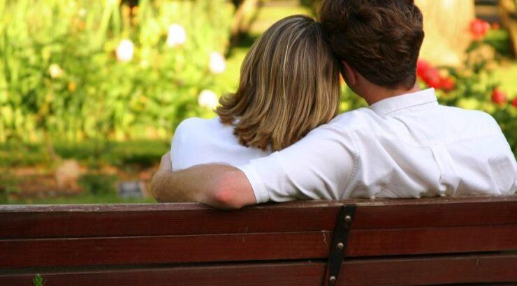 Eνα ζευγάρι στον 1 μήνα σχέσης, στον 1 χρόνο & στα 10 χρόνια [πίνακας]