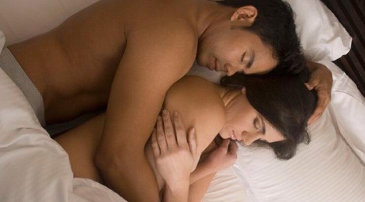 Τι δείχνει για τη σχέση σας ο τρόπος που κοιμάστε