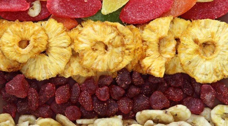  Καταπολεμήστε τη δυσκοιλιότητα με αποξηραμένα φρούτα 