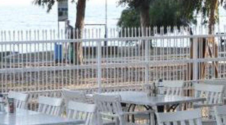 Το "Bistrot 55" σου κάνει το τραπέζι δίπλα στη θάλασσα