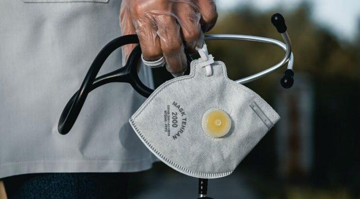 Γνωστός Κύπριος έχασε τον θείο του από κορωνοϊό