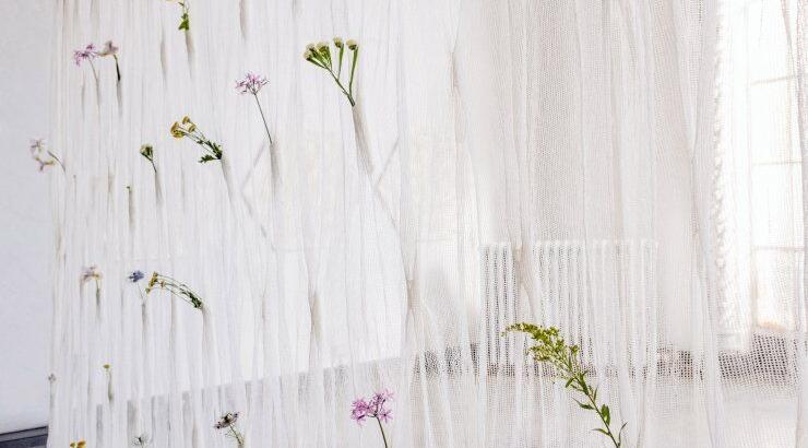 Λουλούδια στην κουρτίνα!