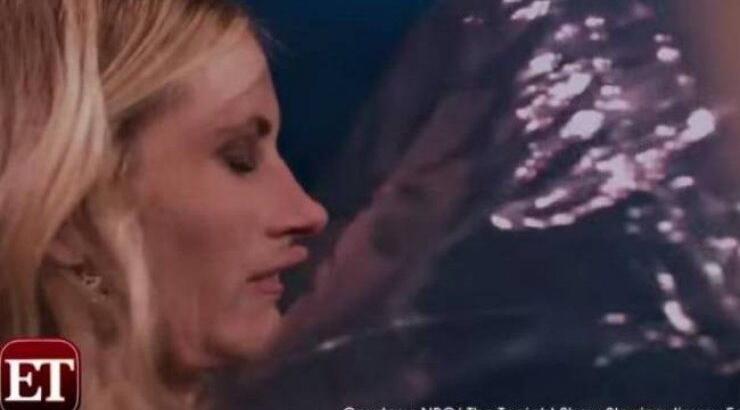  Απίστευτο! Ποιος πέταξε μπάλα στο πρόσωπο της Julia Roberts on air σε εκπομπή!