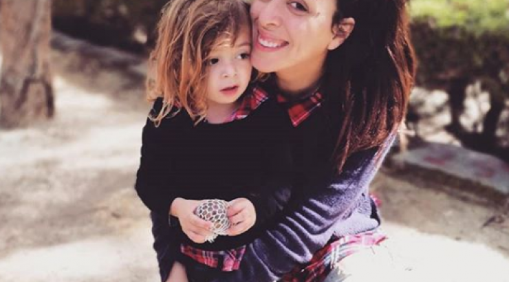 Super cute! Η κόρη της Δανάης Χρήστου με ροζ μαλλιά!