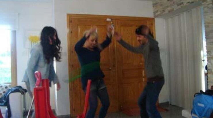 Δείτε τη Δανάη Χρίστου να χορεύει σε σπίτι φίλης της!