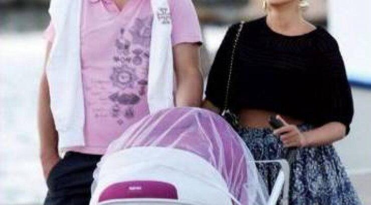  Η Σταματίνα Τσιμτσιλή με μαγιό τρεις μήνες μετά τη γέννηση της κόρης της