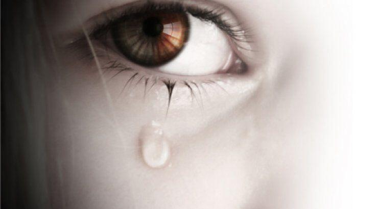 Mητέρα με δυο παιδιά ζουν σε τρώγλη χωρίς ρεύμα