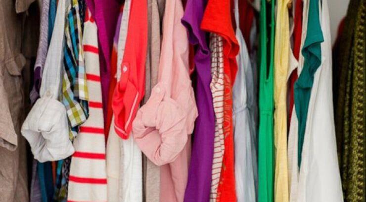 Έφερνε ρούχα μαϊμού από κατεχόμενα και τα μεταπωλούσε