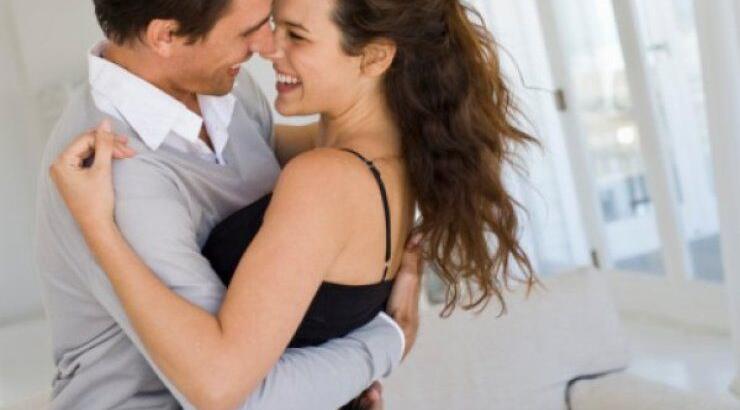 6 σημάδια ότι σε θέλει για σχέση 