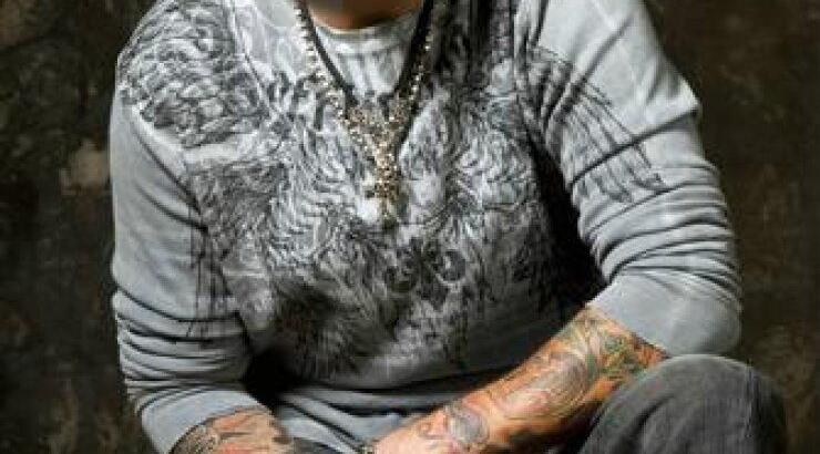 Πασίγνωστος καλλιτέχνης κατηγορείται για βιασμό της συζύγου του!