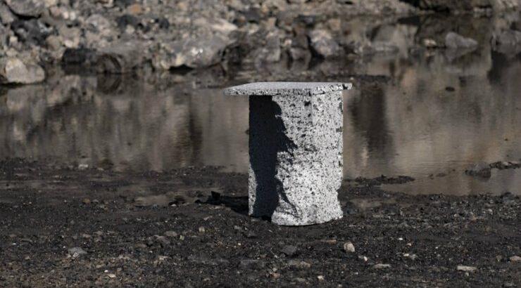 Μεταλλικά έπιπλα "Moon Rock"