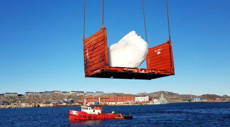 Κομμάτια πάγου "εκτίθενται" στο κέντρο του Λονδίνου