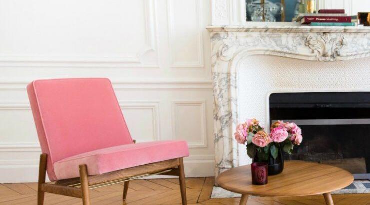 Μια ροζ απόχρωση σε έπιπλα και αξεσουάρ είναι μια όμορφη νότα