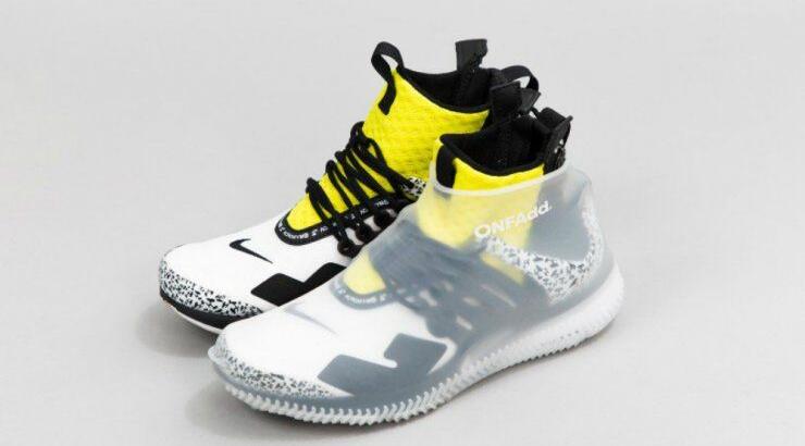 Διάφανες, αδιάβροχες κάλτσες για να τις φοράς από πάνω από τα αθλητικά σου παπούτσια