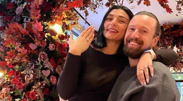 Ρομαντική πρόταση γάμου στην Αθήνα για Κύπρια fashionista! [εικόνες]