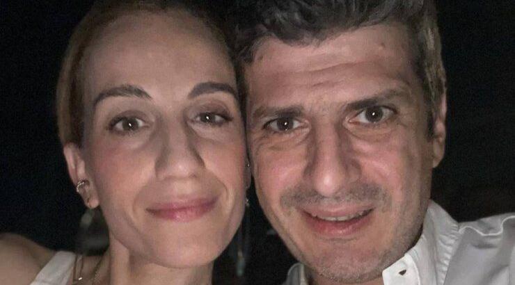 Δημήτρης Δημητρίου: Το τρυφερό φιλί με τη σύζυγό του στην Άνδρο [εικόνα]