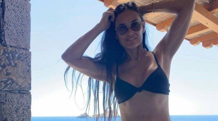 Demi Moore: "Έκλεψε" τα βλέμματα σε γνωστή παραλία της Μυκόνου με το καλλίγραμμο κορμί της! [βίντεο]