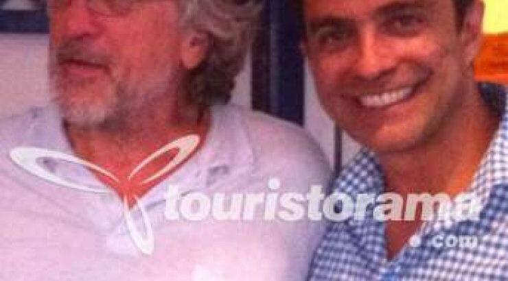 Στη Σαντορίνη ο Ντε Νίρο και ο Τραβόλτα