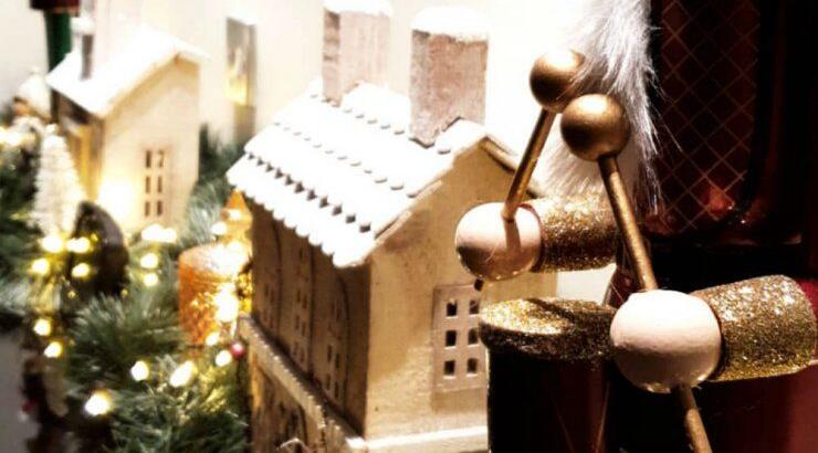 Ζευγάρι του νησιού μας στόλισε γιορτινά το σπίτι του με έναν πρωτότυπο τρόπο! [εικόνες]