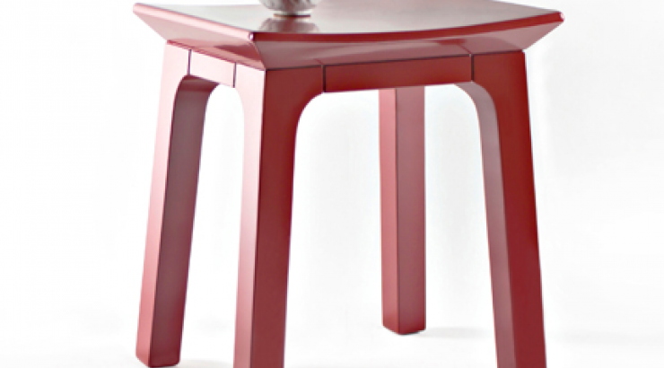 Λακαρισμένο stool