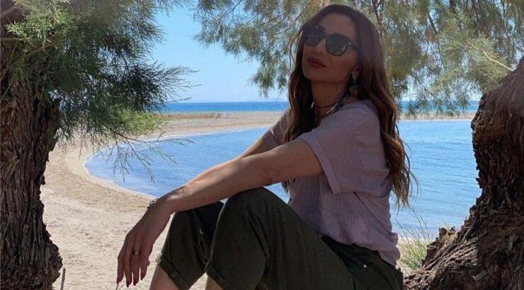 Δέσποινα Βανδή: Την "τσακώσαμε" σε παραλία με μελαχρινό συνοδό [εικόνες]