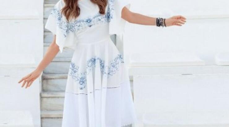 Δέσποινα Βανδή: Θα πάθετε πλάκα με τους κοιλιακούς της ποζάροντας με μαγιό!