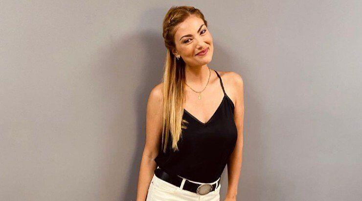 Δέσποινα Καμπούρη: Υιοθέτησε το πιο φωτεινό ξανθό χρώμα στα μαλλιά! [εικόνα]