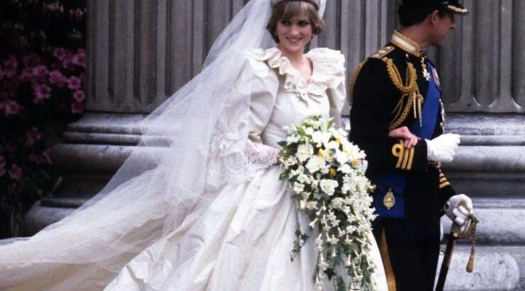 Πριγκίπισσα Diana: Το διάσημο νυφικό της θα εκτίθεται φέτος στο παλάτι - Μάθετε τον  λόγο [εικόνες]