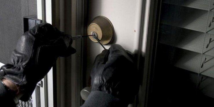 Σύλληψη δύο αστυνομικών για διάρρηξη και χρηματισμό 