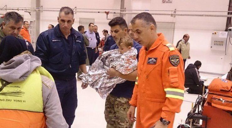 Ολονύχτια διάσωση προσφύγων - Νοσηλεύονται 16 ναυαγοί 