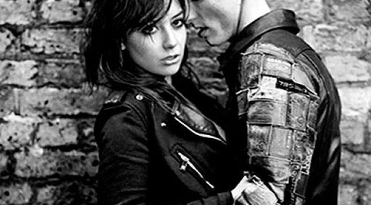 Daisy Lowe: Η Ροκ Diva Ποζάρει για το i-D