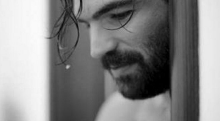 Δημήτρης Αλεξάνδρου: Έδειξε δημόσια τα οπίσθιά του και έγινε χαμός!