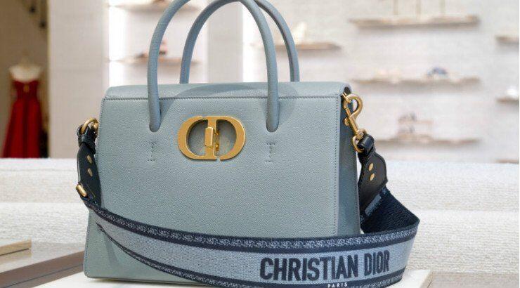 Η νέα τσάντα του γαλλικού οίκου Dior είναι πρακτική και εξαιρετικά κομψή
