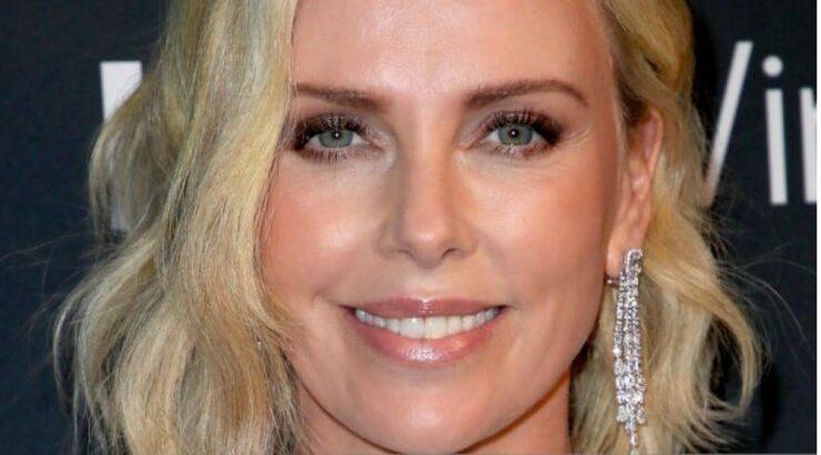 Αποκτήστε το μακιγιάζ της Charlize Theron