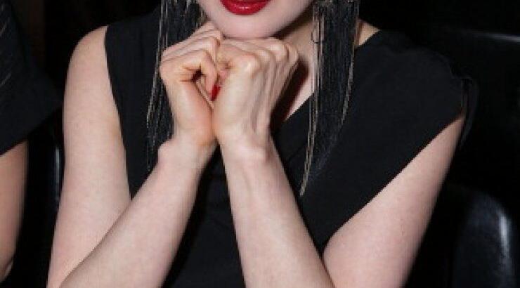 H νέα σειρά μακιγιάζ της Dita Von Teese