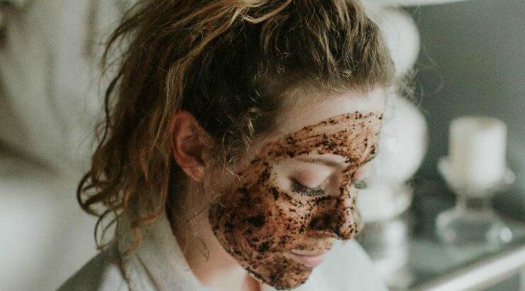 H πιο αποτελεσματική DIY μάσκα απολέπισης που θα σας προετοιμάσει για το ρεβεγιόν