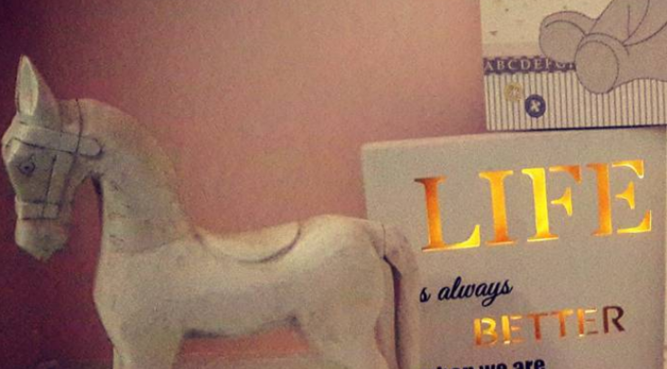 Ζευγάρι της κυπριακής showbiz μας βάζει στο παιδικό δωμάτιο του σπιτιού του!