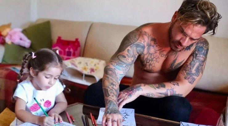 Δώρος Παναγίδης: Η βόλτα στη θάλασσα με την κόρη του [εικόνα & βίντεο]