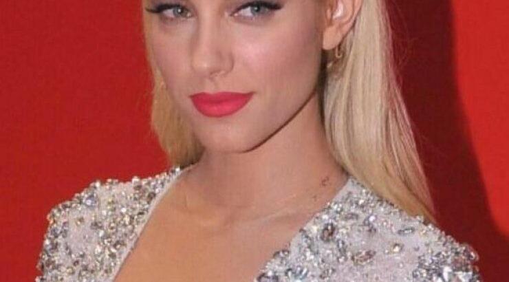 Δούκισσα Νομικού: Καρέ καρέ το παραπάτημά της και πώς γλίτωσε την πτώση