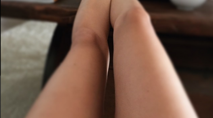 Σε ποια Ελληνίδα μοντέλο ανήκουν αυτά τα καλλίγραμμα πόδια;