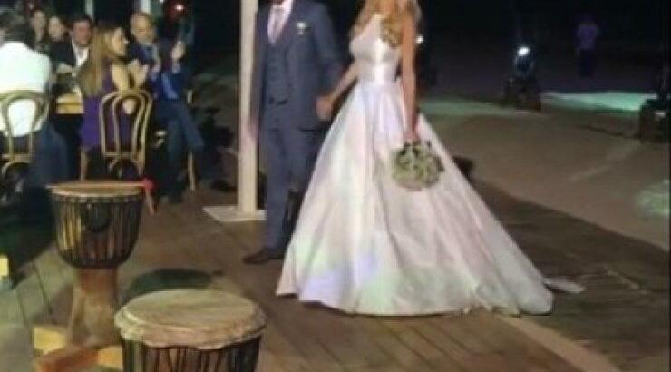 Η πρώτη δημόσια εμφάνιση ζευγαριού της ελληνικής showbiz στον γάμο Νομικού – Θεοδωρίδη!