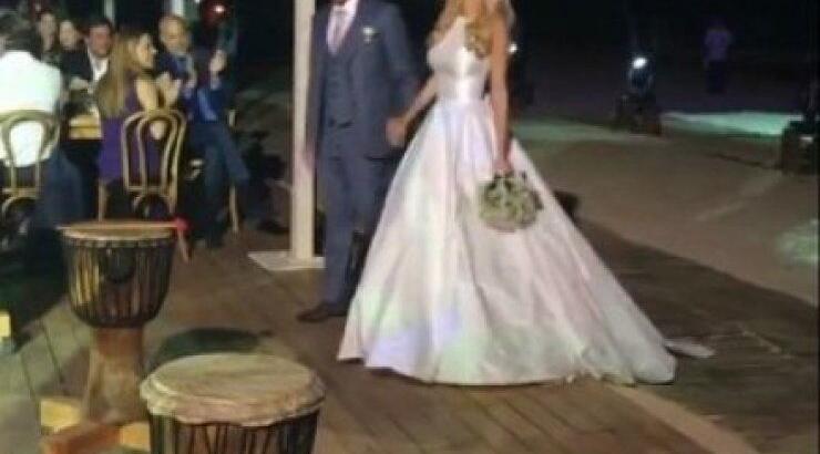 Η πρώτη επαγγελματική φωτογραφία από τη Δούκισσα Νομικού ντυμένη νυφούλα!