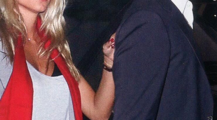 Δούκισσα Νομικού: Στο γήπεδο με τον σύντροφό της και τον μπαμπά του!